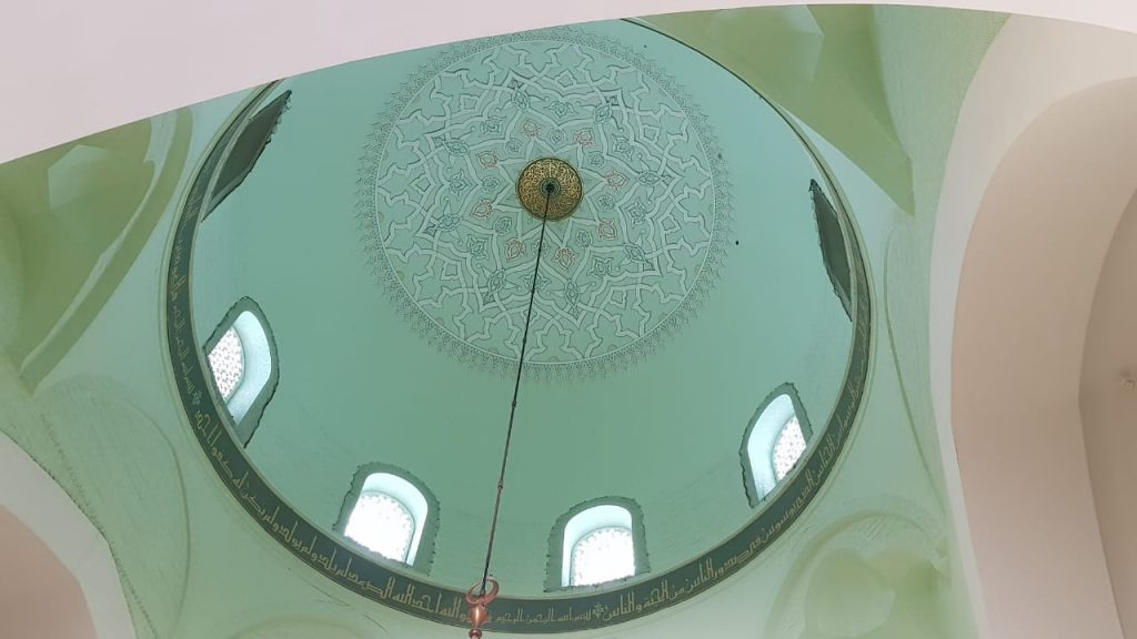 Titik Hitam di Masjid Quba Ini Diyakini sebagai Tempat Rasulullah SAW Mengikat Untanya