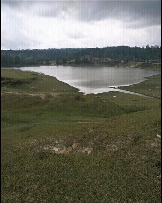 Pesona Alami Danau Sidihoni