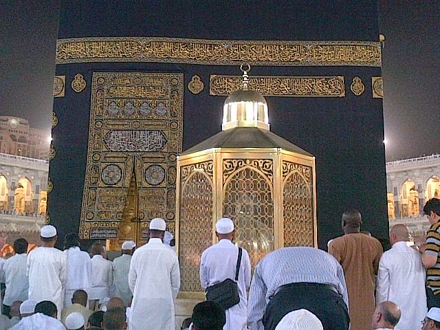 Jokowi Masuk ke Dalam Kakbah, Apa Yah Isinya?