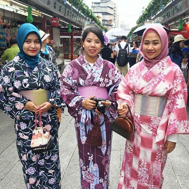 Sekarang Traveler Muslim Liburan ke Jepang Bisa Sewa Kimono Berjilbab